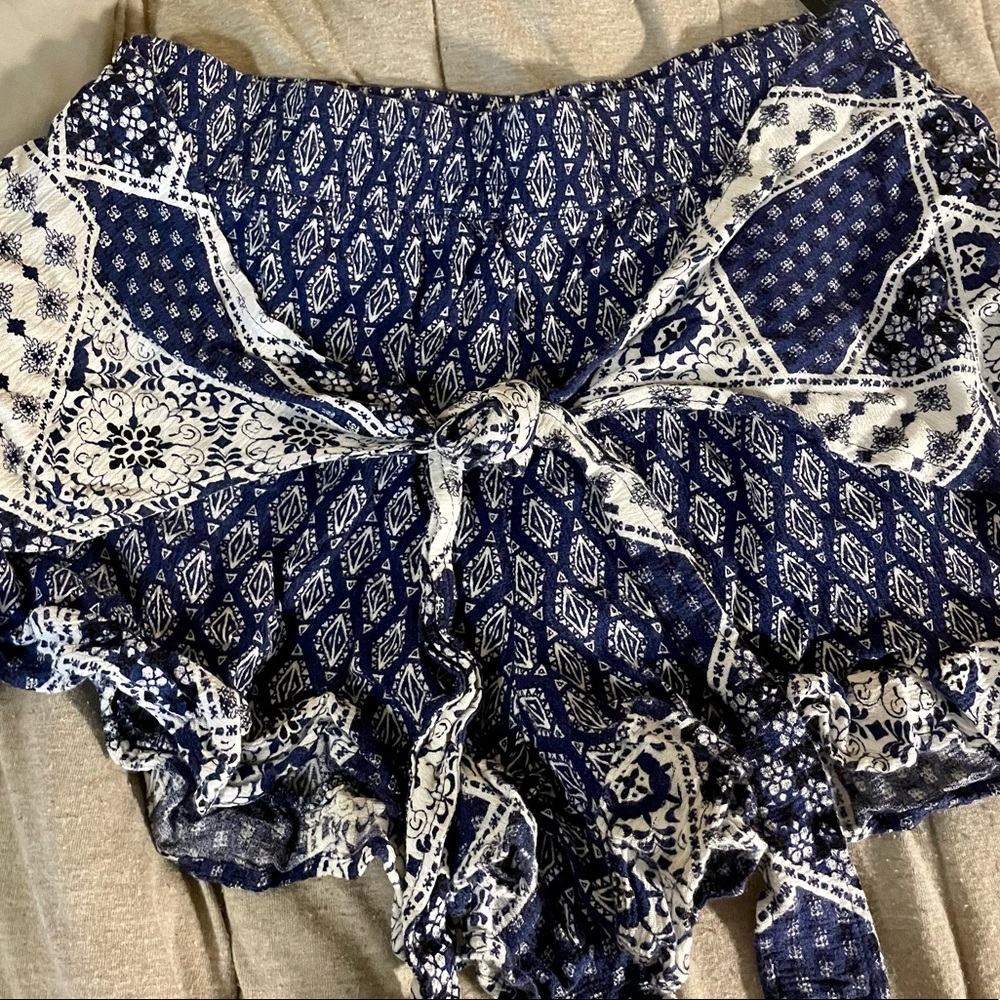 Papaya medium flowy boho blue and white shorts
